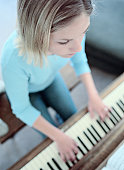 learn to play piano by yourself